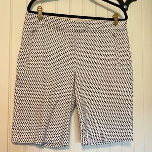 Izod Golf shorts. Classic print, front zip pockets, size 14. 10” inseam.